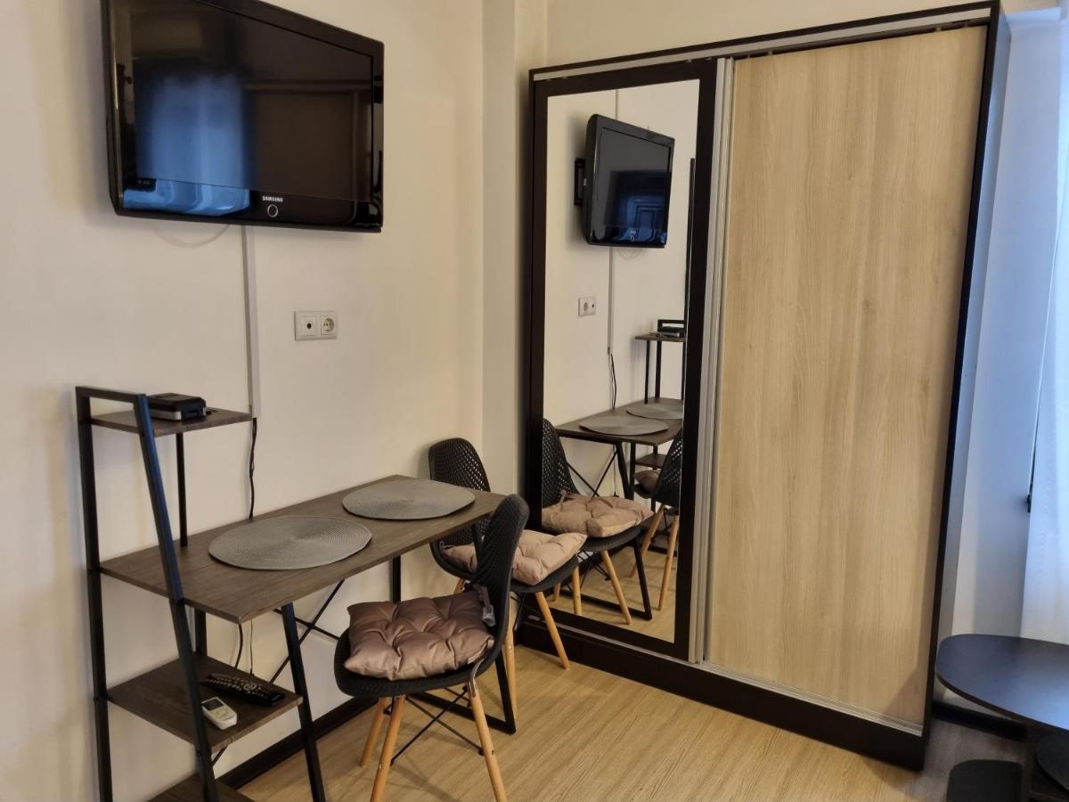 Central & Comfy, Peaceful Apt In Яш Екстериор снимка